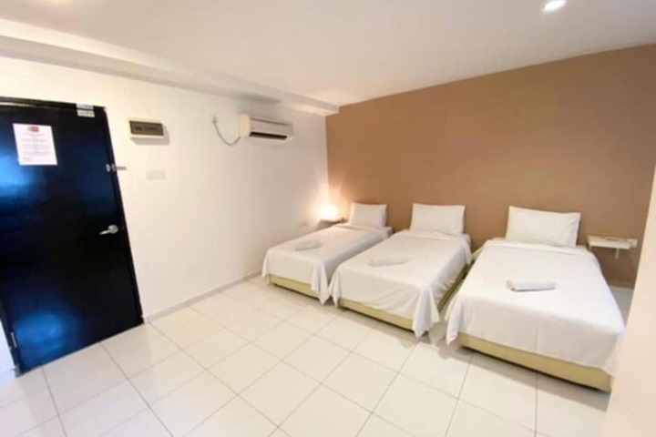 Room 13 of 27