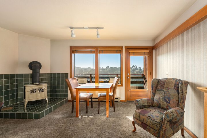 1 King Bed Balcony (33 of 37)