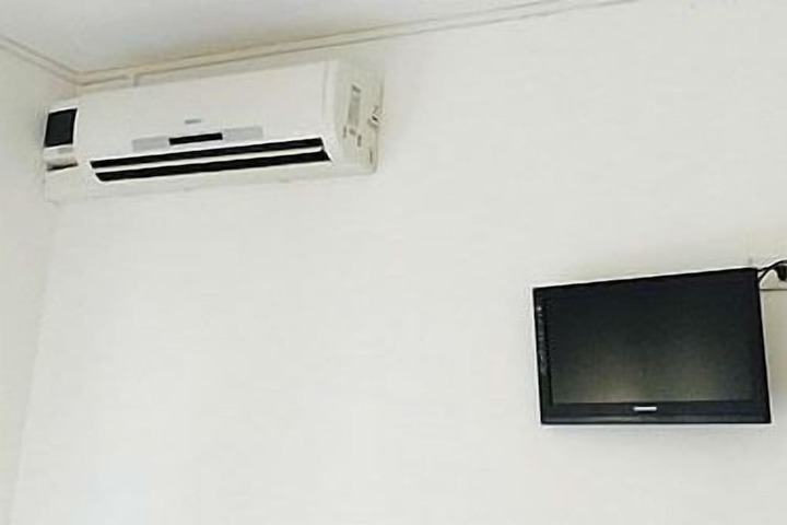 Room 5 of 16