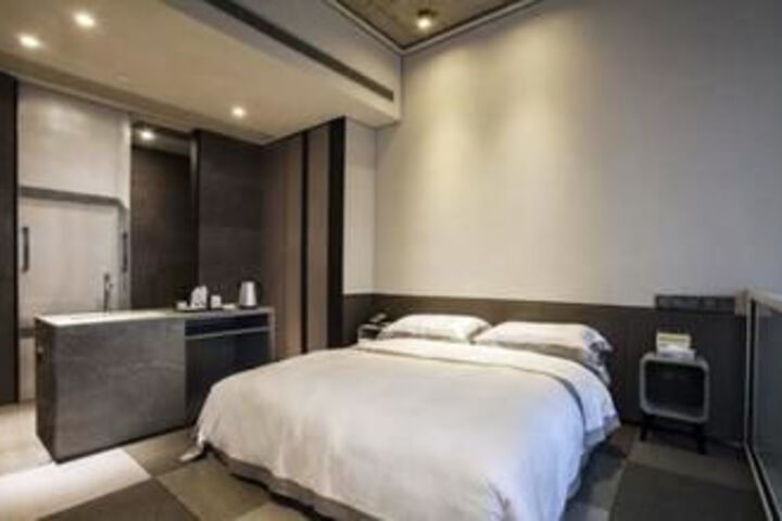 Room 10 of 27