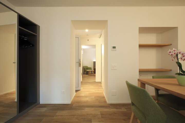 Room 27 of 46