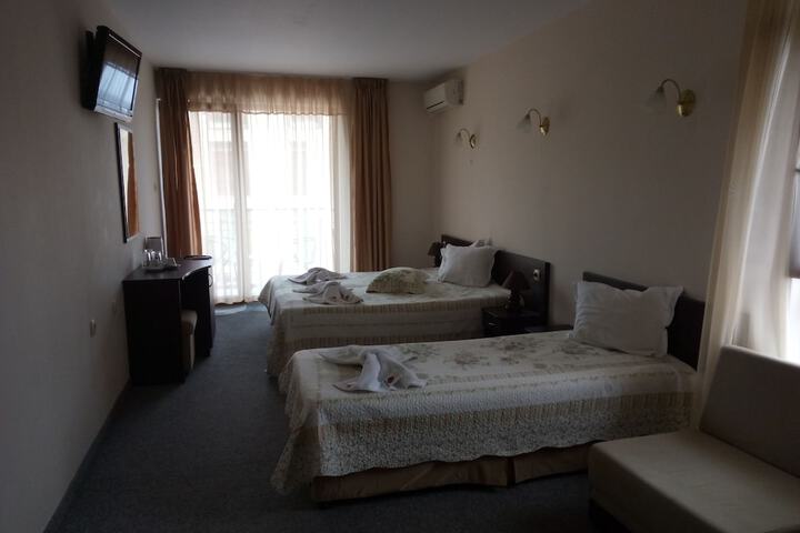 Room 6 of 48