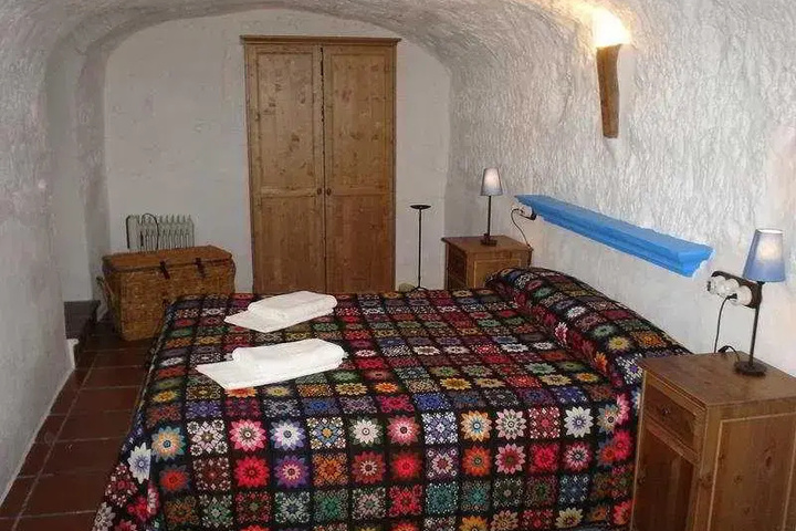 Room 4 of 7