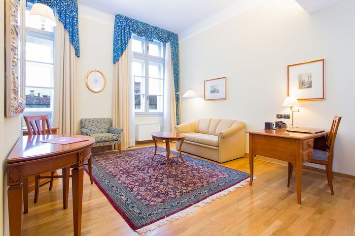 Room 8 of 31