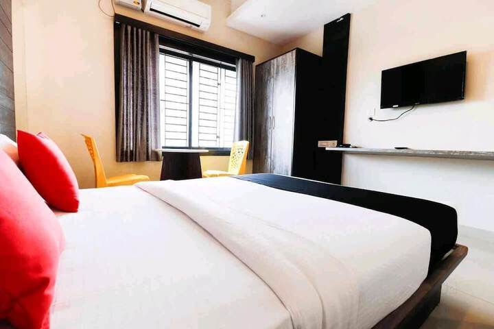Room 12 of 16