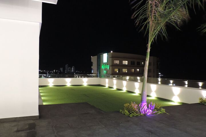 Hotel Exterior 66 of 70