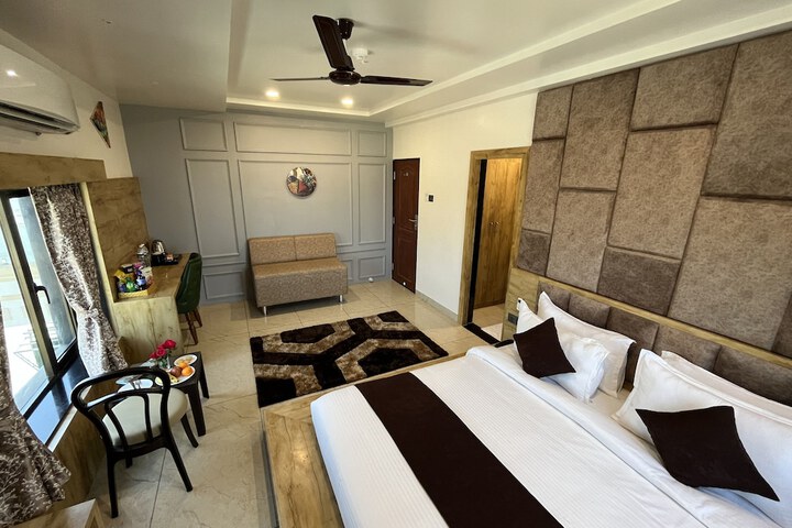 Room 18 of 65
