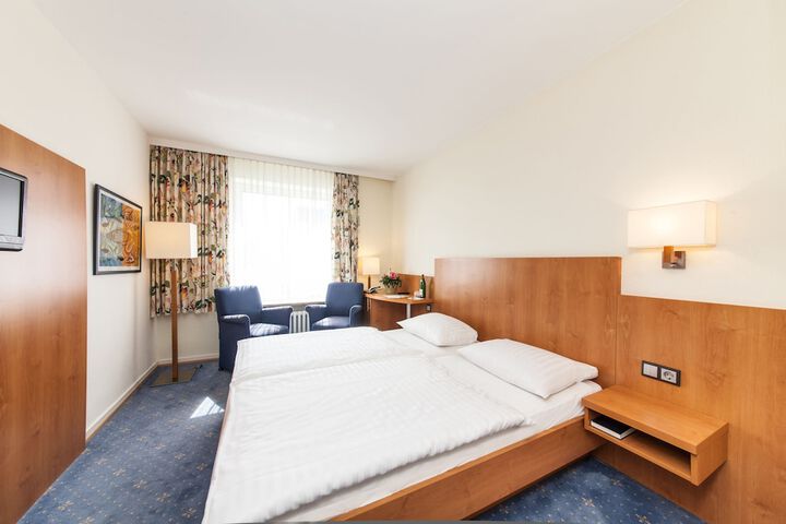Room 3 of 35