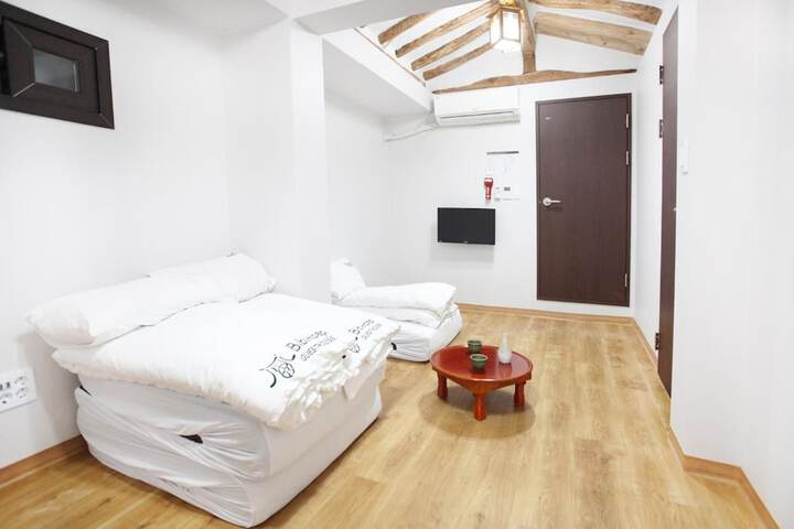 Room 14 of 64