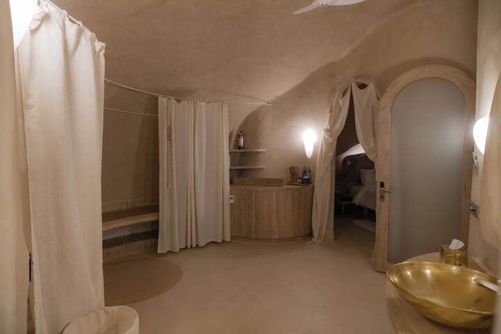 Room 17 of 38