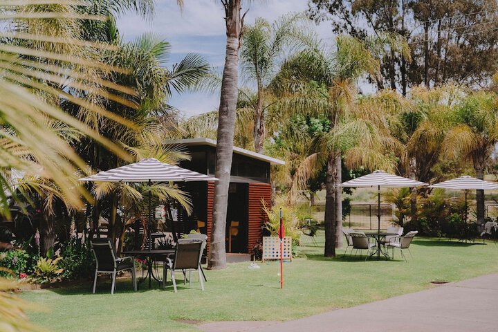 Hotel Exterior 52 of 54