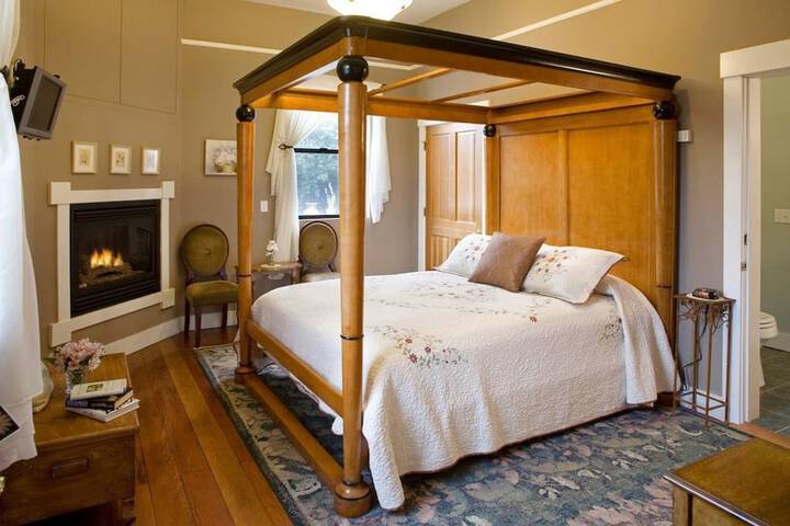 Room 3 of 74