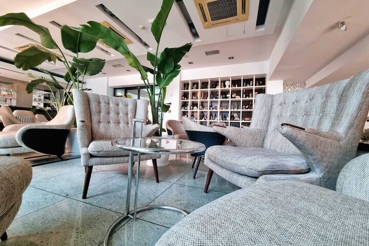 Entrance & Lobby