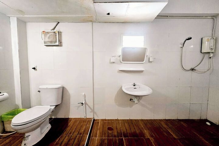 Room 64 of 94