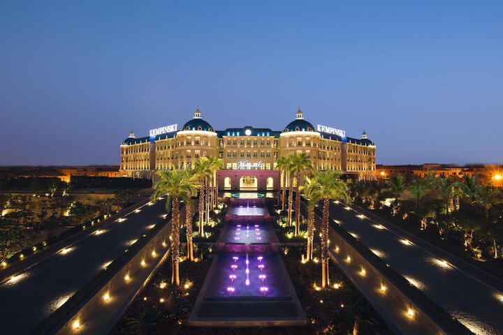 Hotel Exterior 207 of 208
