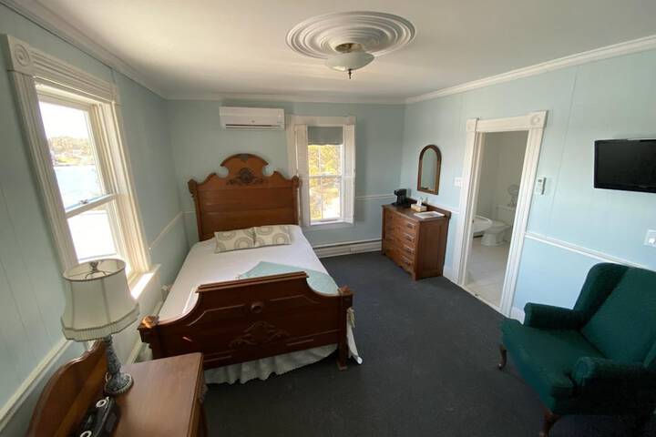 Room 2 of 40