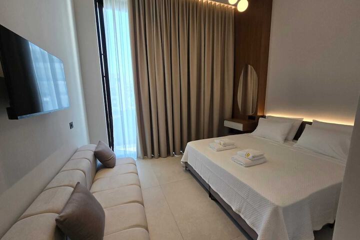 Room 6 of 42