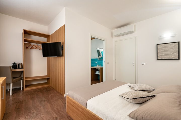 Room 7 of 52