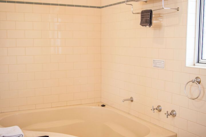 Room 10 of 48