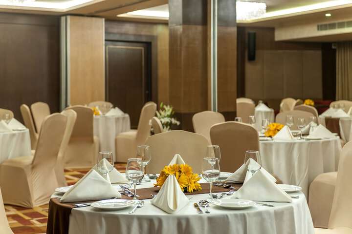 Ballroom/Hall 28 of 40