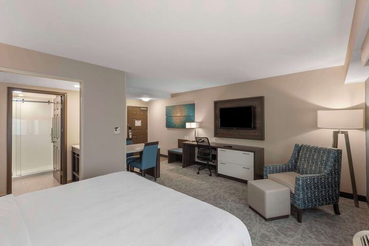 Room 14 of 33