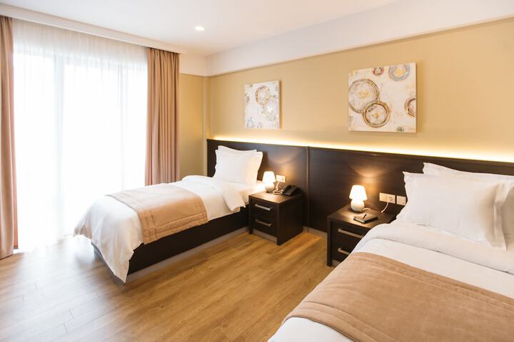Room 6 of 47