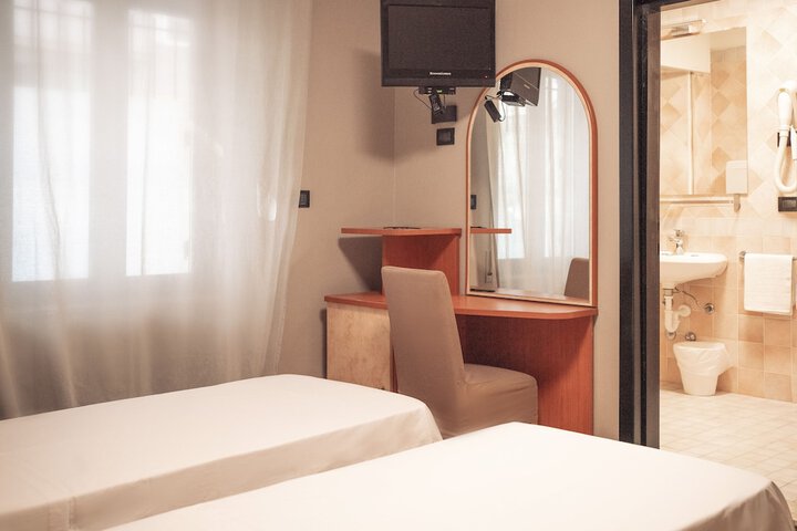 Room 18 of 50