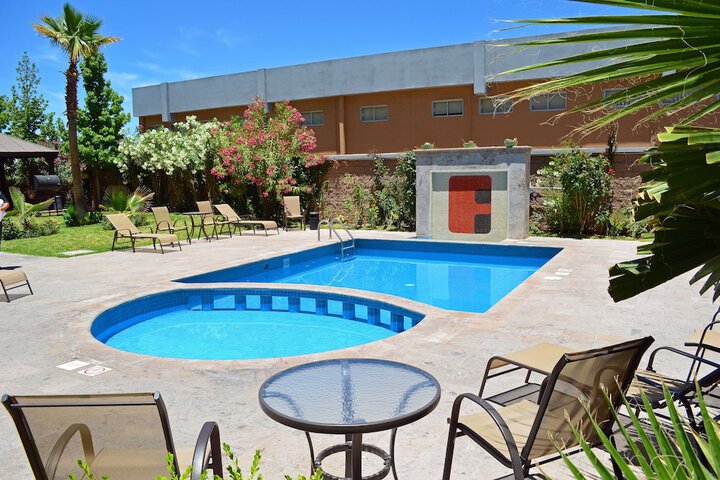 Hotel Pool