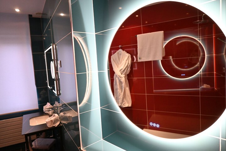 Room 13 of 62