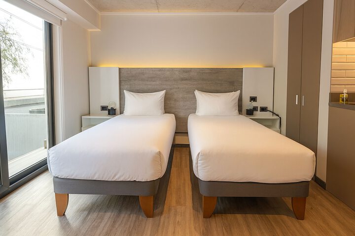 Room 15 of 37