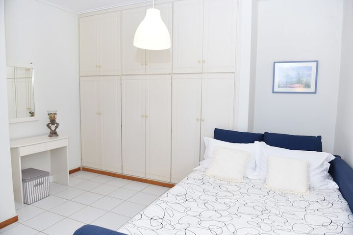 Room 2 of 60