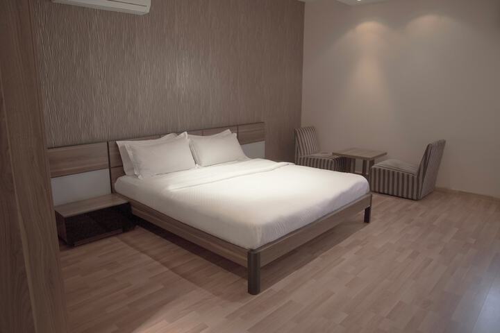Room 7 of 25