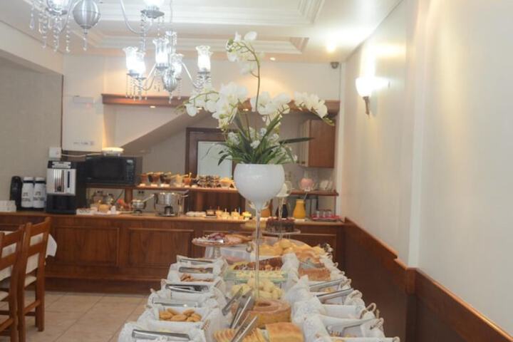 Dining 39 of 64