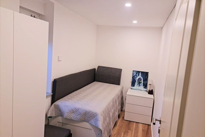 Room 6 of 51
