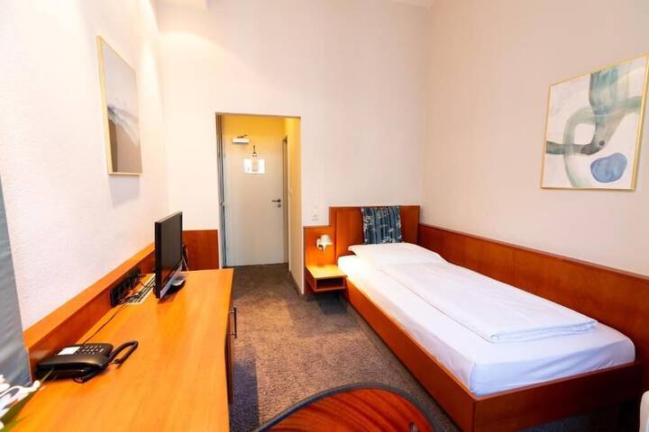 Room 9 of 39