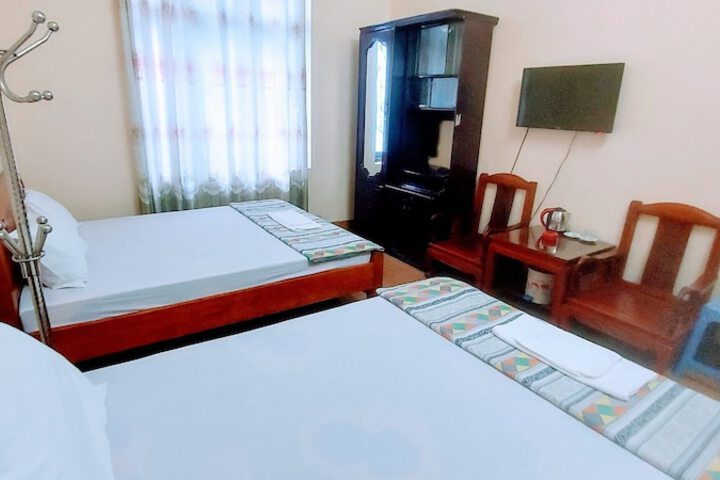 Room 6 of 16