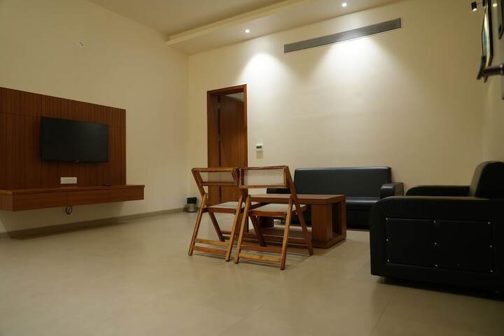 Room 6 of 38