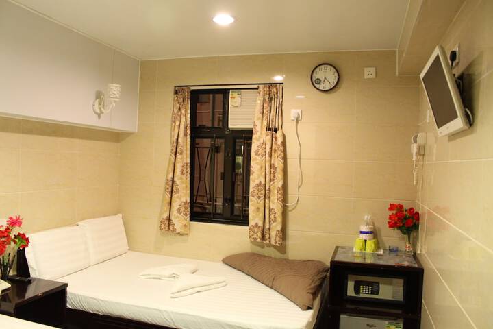 Room 20 of 42