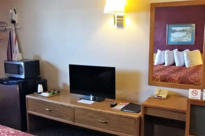 1 King Bed (7 of 7)