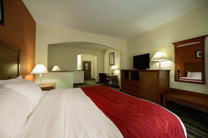 1 King Bed (1 of 16)