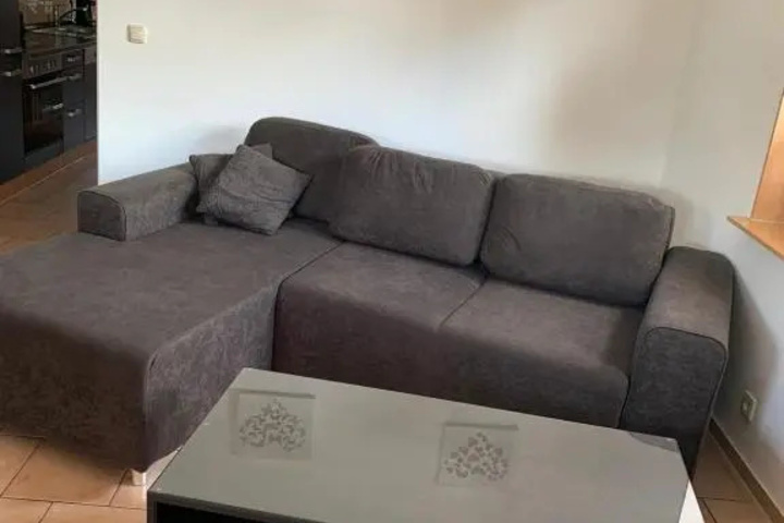 Room 5 of 16