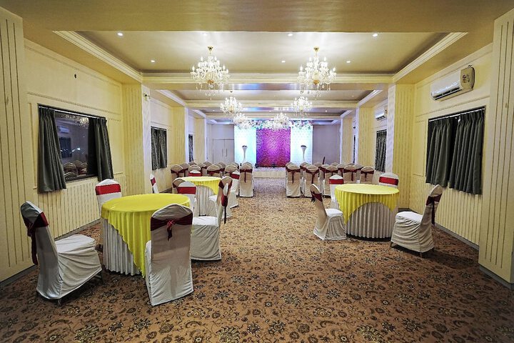 Ballroom/Hall 35 of 43