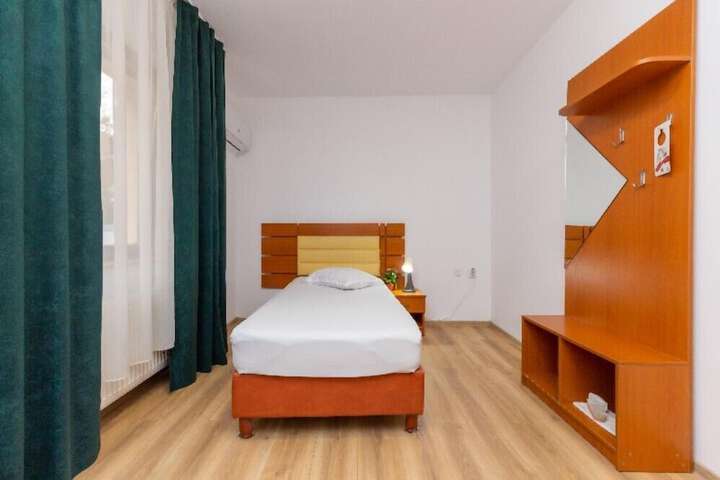 Room 16 of 29