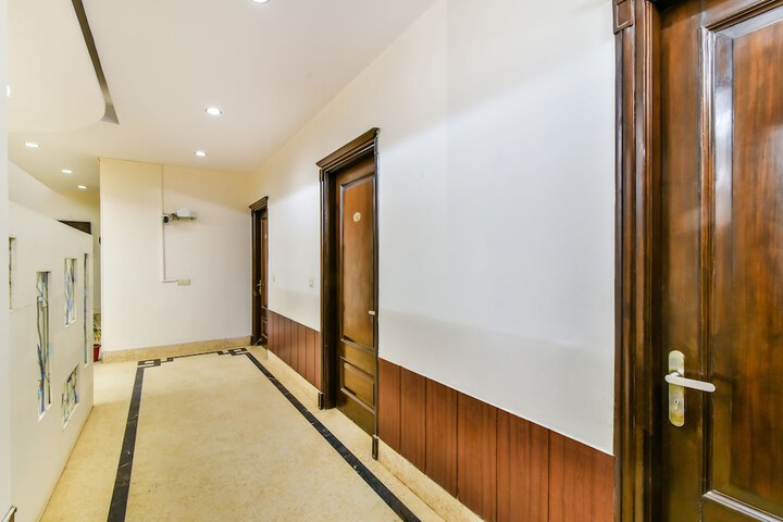 Hotel Interior 4 of 22