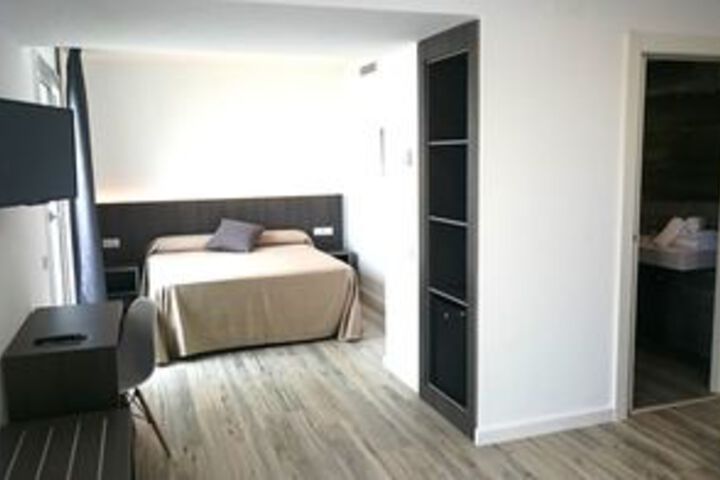 Room 11 of 48