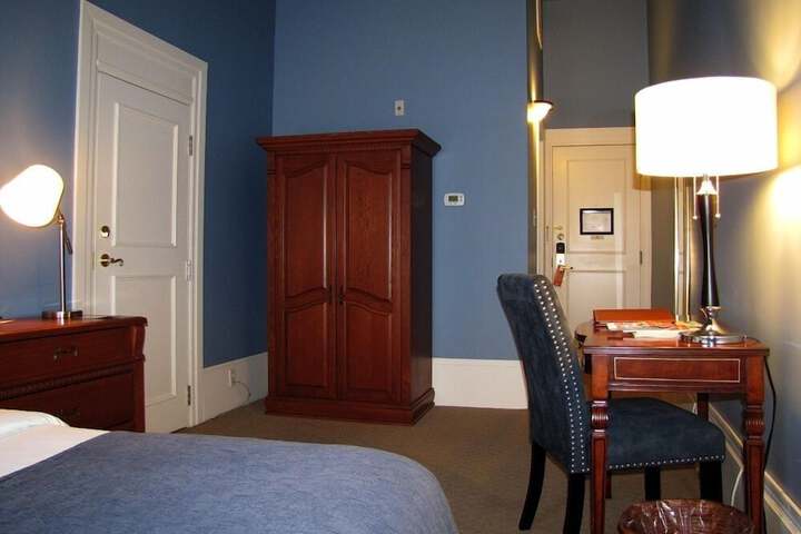 Room 32 of 72