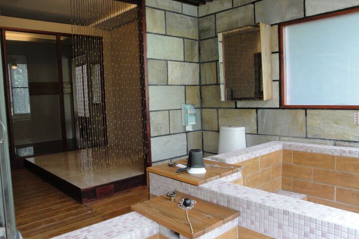 Room 16 of 33