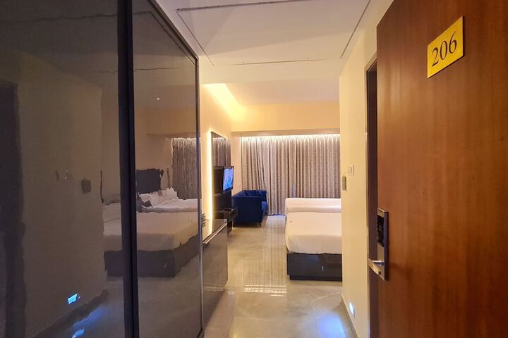Room 5 of 37