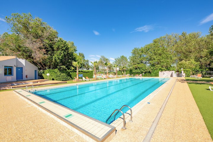 Pool 21 of 61