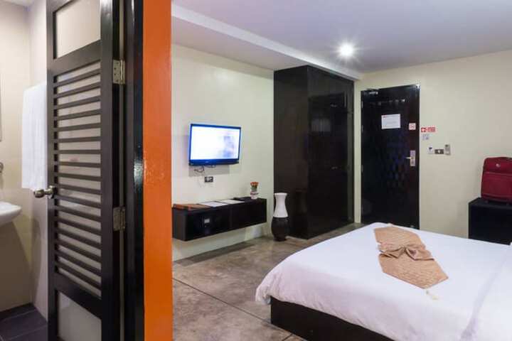 Room 17 of 64
